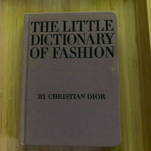 BOOK:
THE LITTLE DICTIONARY OF FASHION
AUTHOR: CHRISTIAN DIOR (HARDCOVER)